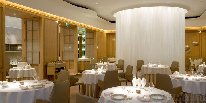  The Dorchester, .  Alain Ducasse (  )