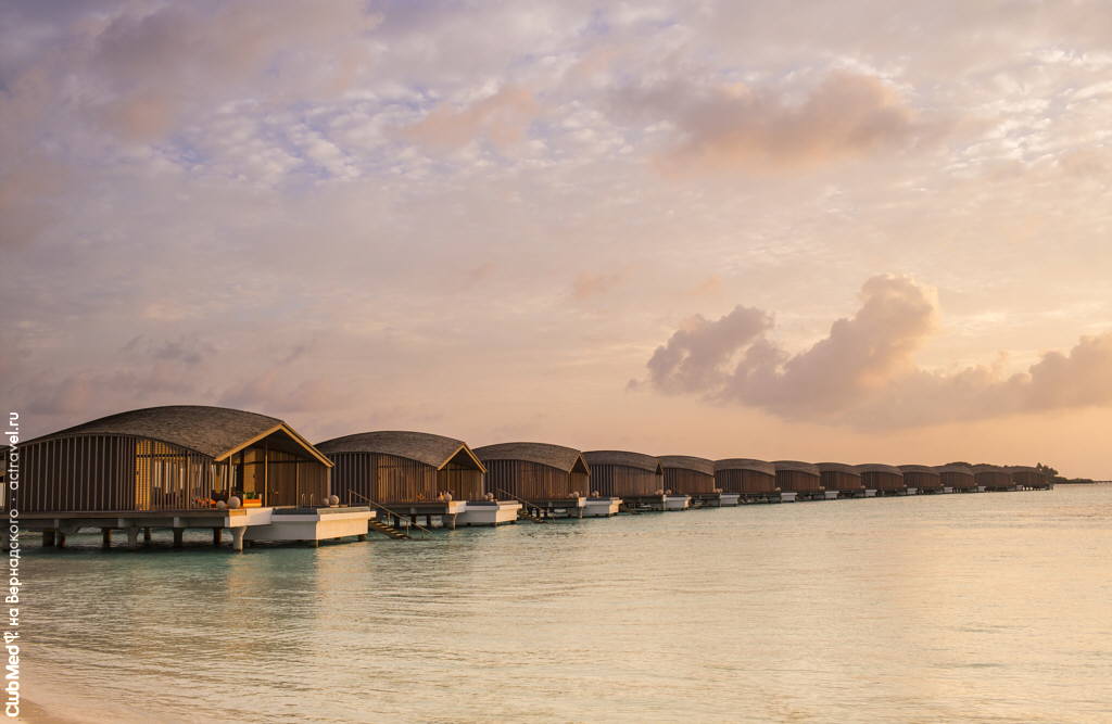    (overwater villa)  Club Med Finolhu