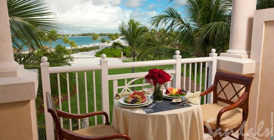  Beach House Honeymoon Oceanview Club Level Junior Suite   Sandals Emerald Bay