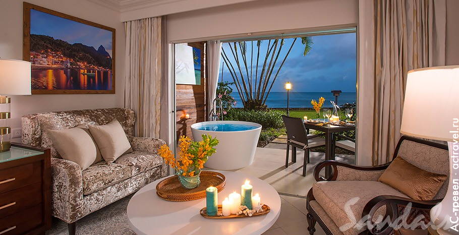  Emerald Beachfront Walkout Club Level Junior Suite with Patio Tranquility Soaking Tub   Sandals Regency La Toc